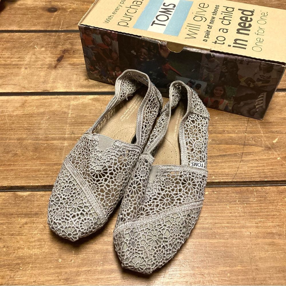 Toms Classic Silver Morocco Crochet Flats Slip On Shoes Size 9.5 Gray